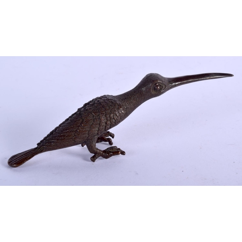 887 - A JAPANESE BRONZE BIRD OKIMONO.126 grams. 13.5 cm x 4 cm.