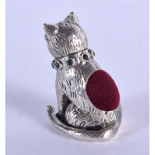 890 - A SILVER CAT PIN CUSHION. 14 grams. 2.5 cm x 2 cm.