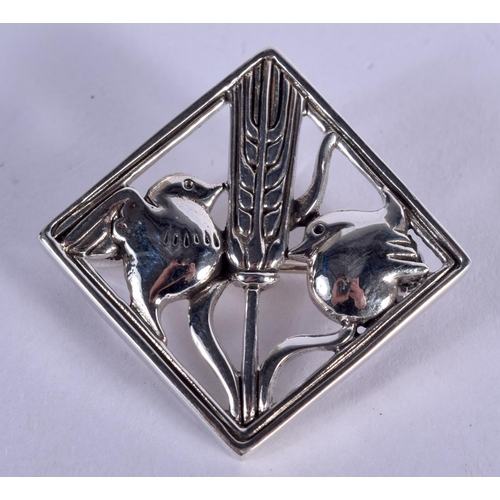 893 - A SWEDISH SILVER BIRD BROOCH. 67 grams. 2.5 cm x 2.5 cm.