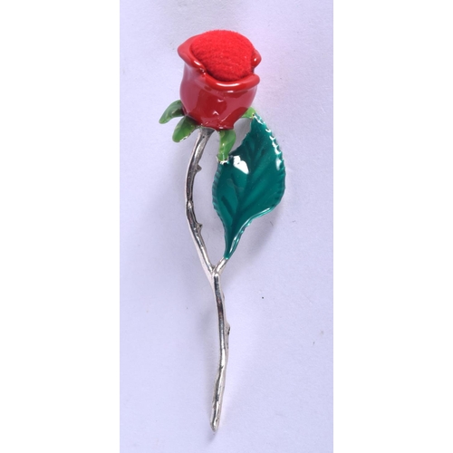 899 - A SILVER AND ENAMEL ROSE. 6.8 grams. 5.75 cm x 2 cm.