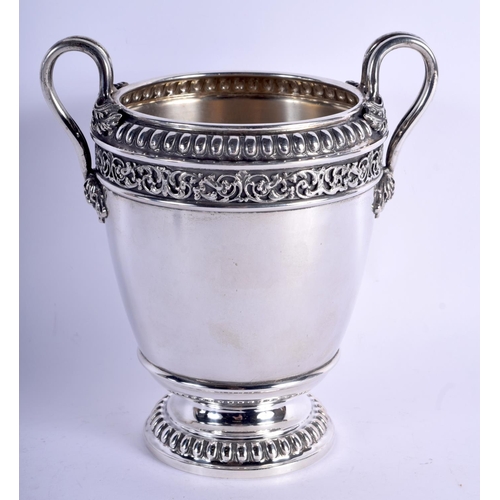 910 - AN ITALIAN SILVER ICE BUCKET IN THE FORM OF A TWIO HANDLED URN.  19cm high, width 17.5cm, weight 700... 