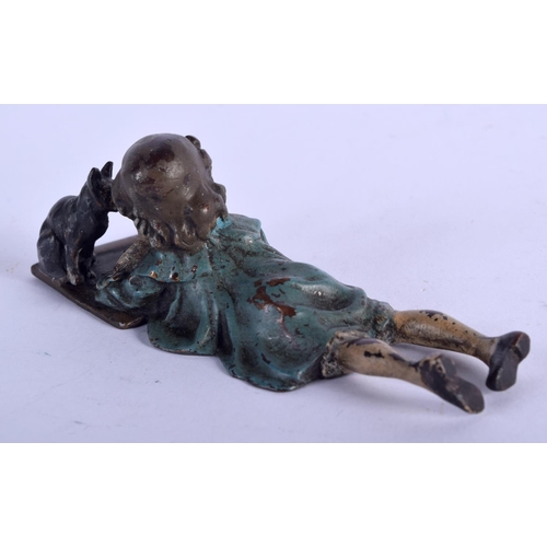 917 - A COLD PAINTED BROZE OF A GIRL PLAYING WITH A CAT.  10.5cm x 3.6cm, weight 194g