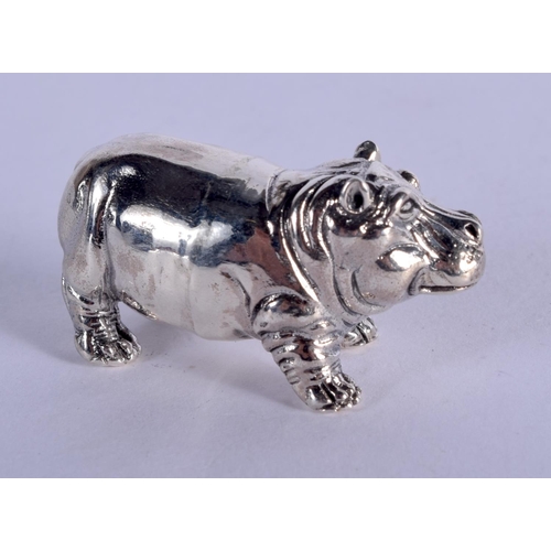 921 - A STERLING SILVER HIPPO.  3.6cm x 1.7cm, weight 19.1g