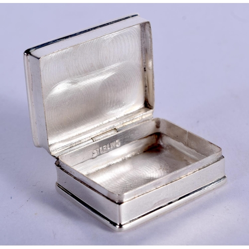 929 - A STERLING SILVER AND ENAMEL PILL BOX DECORATED WITH SPANIELS.  3.1cm x 2.5cm, weight 19.1g