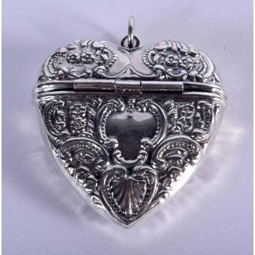 942 - A SILVER HEART SHAPED VESTA CASE.  Stamped 925, 4.6cm x 4.1cm