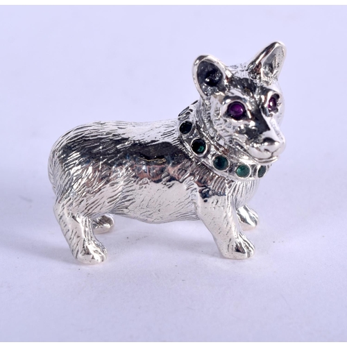 944 - A MODEL OF A CORGI DOG WITH GEM INSET EYES AND COLLAR.  2.8cm x 2.4cm, weight 14.8g