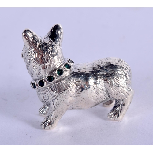 944 - A MODEL OF A CORGI DOG WITH GEM INSET EYES AND COLLAR.  2.8cm x 2.4cm, weight 14.8g