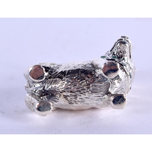 944 - A MODEL OF A CORGI DOG WITH GEM INSET EYES AND COLLAR.  2.8cm x 2.4cm, weight 14.8g