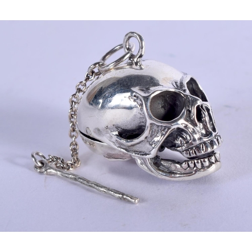 945 - A SILVER SKULL SNUFF BOX.  Stamped 925, 3cm x 2.7cm, weight 20.8g