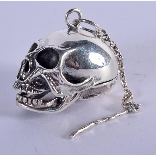 945 - A SILVER SKULL SNUFF BOX.  Stamped 925, 3cm x 2.7cm, weight 20.8g