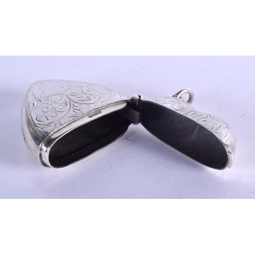 951 - A SILVER HEART SHAPED VESTA CASE.  4.6cm x 4.1cm, weight 18.7g