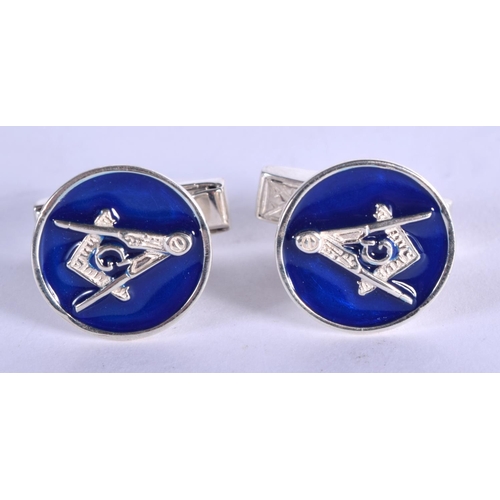 958 - A PAIR OF SILVER MASONIC CUFFLINKS.  Stamped 925, 1.5cm diameter, weight 9g