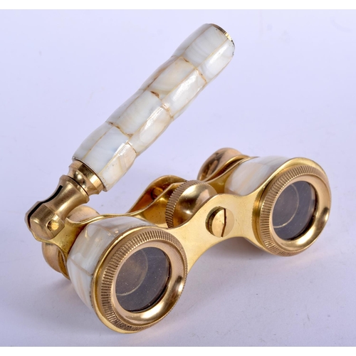 961 - A PAIR OF MOTHER OF PEARL OPERA GLASSES.  9.9cm wide, Handle 9cm Long, weight 259.2g