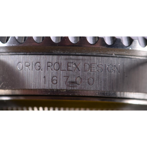 983 - A ROLEX GMT-MASTER PEPSI DIAL STAINLESS STEEL WRISTWATCH with tag. 122 grams. 4.5 cm inc crown.

PLE... 