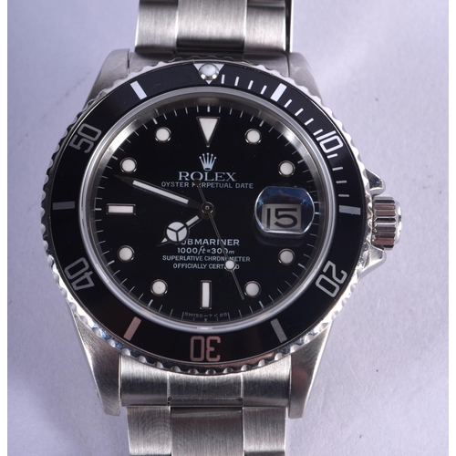 995 - A BOXED ROLEX SUBMARINER 16800 WRISTWATCH C1982, with original spare bezel. 122 grams. 4.5 cm diamet... 