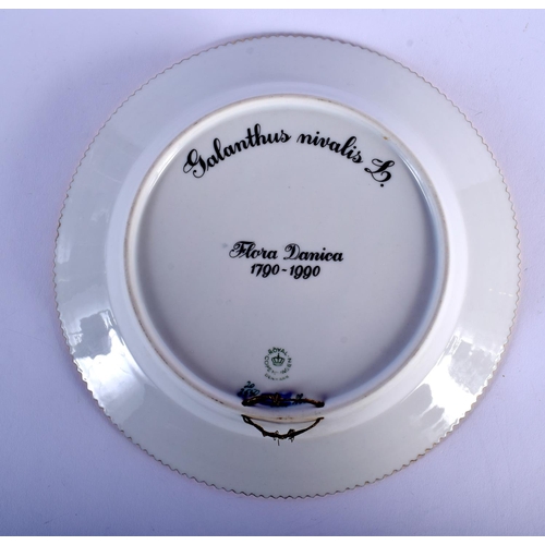 104 - 20TH C. ROYAL COPENHAGEN BOTANICAL PLATE. 22cm diameter