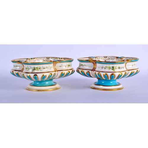 112 - 19TH C. MINTON PAIR OF QUADRILOBE PEDESTAL DISHES PAINTED WITH ROSES HIGHLIGHTED IN TURQUOISE.5.5cm ... 