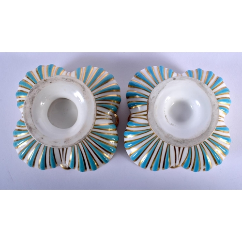 112 - 19TH C. MINTON PAIR OF QUADRILOBE PEDESTAL DISHES PAINTED WITH ROSES HIGHLIGHTED IN TURQUOISE.5.5cm ... 