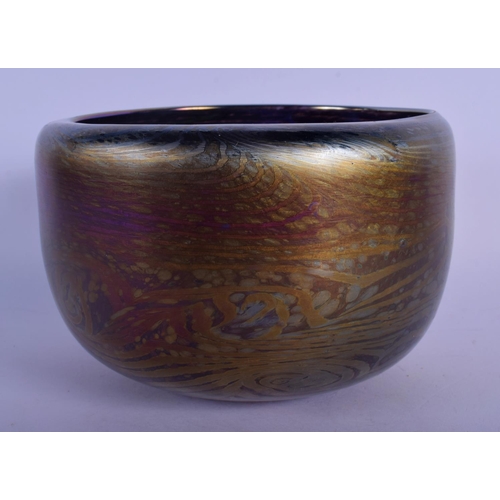 20 - A CHARMING LOUIS COMFORT TIFFANY FAVRILLE GLASS BOWL. 15 cm diameter.