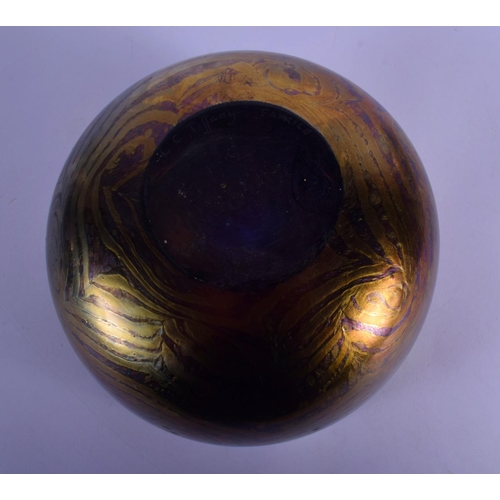 20 - A CHARMING LOUIS COMFORT TIFFANY FAVRILLE GLASS BOWL. 15 cm diameter.
