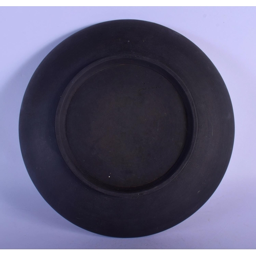 29 - A WEDGWOOD BLACK BASALT SHALLOW BOWL. 23.5 cm diameter.
