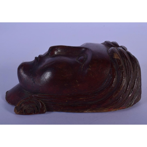 301 - AN 18TH CENTURY EUROPEAN CARVED TREEN WOOD MASK modelled as a female. 12 cm x 7 cm.