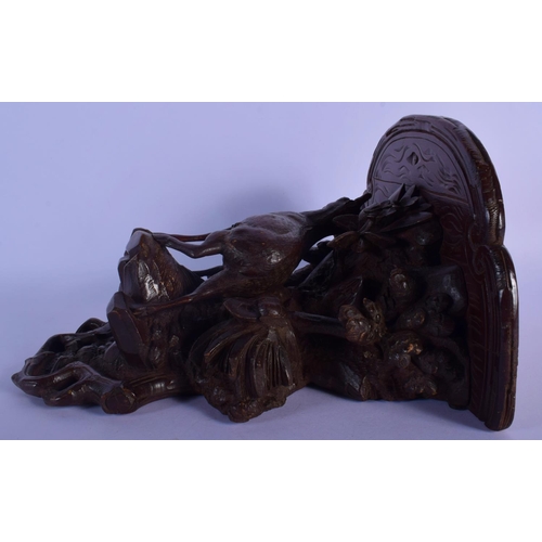 303 - A 19TH CENTURY BAVARIAN BLACK FOREST WALL BRACKET modelled as a deer under foliage. 27 cm x 22 cm.