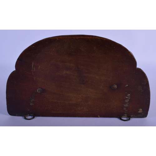 303 - A 19TH CENTURY BAVARIAN BLACK FOREST WALL BRACKET modelled as a deer under foliage. 27 cm x 22 cm.