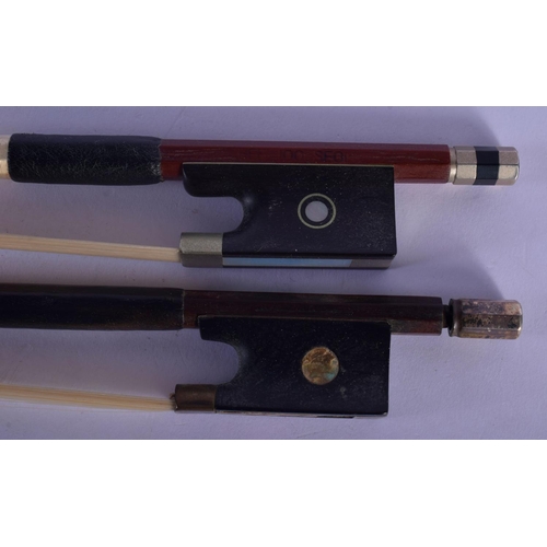 306 - A 19TH CENTURY GERMAN VIOLIN with two bows and contained within an Edward Withers case. 58 cm long. ... 