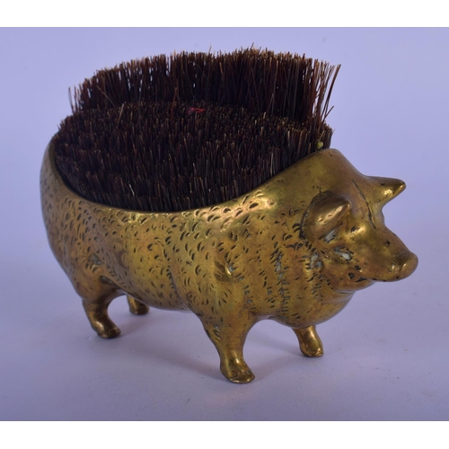 312 - AN EARLY VICTORIAN BRASS PEN PIG WIPE. 10 cm wide.