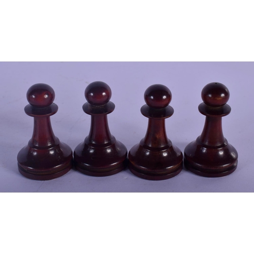 320 - AN EARLY 20TH CENTURY BOXWOOD AND CARVED WOOD CHESS SET. Largest piece 8 cm high. (qty)