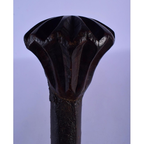 353 - A RARE 17TH CENTURY JAMES I PERIOD CARVED WOOD PEACE ENFORCING MACE also possibly used by Sheriffs B... 