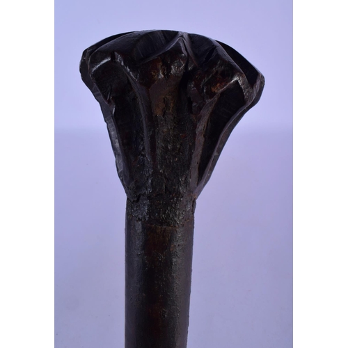 353 - A RARE 17TH CENTURY JAMES I PERIOD CARVED WOOD PEACE ENFORCING MACE also possibly used by Sheriffs B... 