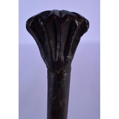 353 - A RARE 17TH CENTURY JAMES I PERIOD CARVED WOOD PEACE ENFORCING MACE also possibly used by Sheriffs B... 