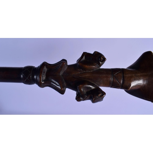 355 - A VINTAGE AFRICAN TRIBAL CARVED WOOD MONKEY SHOOTING STICK. 90 cm long.