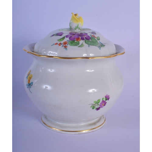 46 - A MEISSEN PORCELAIN SUCRIER AND COVER together with a C1800 Derby dish. Largest 24 cm wide. (2)