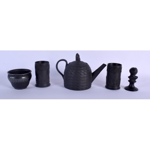 62 - 18TH C. WEDGWOOD BASALT TEA POT AND COVER WITH FINIAL OF A FEMALE SEATED FIGUREPROBABLY WEDGWOOD OR ... 