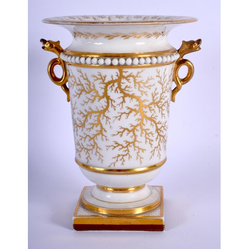 64 - EARLY 19TH C. FLIGHT BARR AND BARR WORCESTER FINE SPILL VASE WITH DRAGON HEAD HANDLES PAINTED WITH A... 