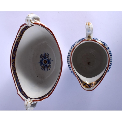 77 - 18TH C. FLIGHT BARR WORCESTER BOAT-SHAPED SUCRIER AND A MATCHING CREAM JUG PAINTED WITH ROYAL LILY P... 