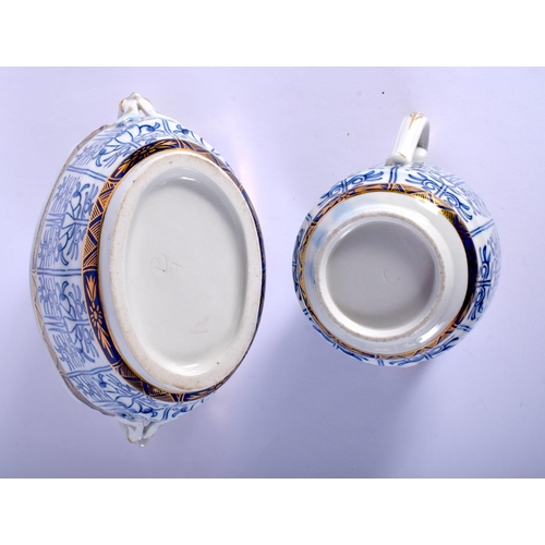 77 - 18TH C. FLIGHT BARR WORCESTER BOAT-SHAPED SUCRIER AND A MATCHING CREAM JUG PAINTED WITH ROYAL LILY P... 