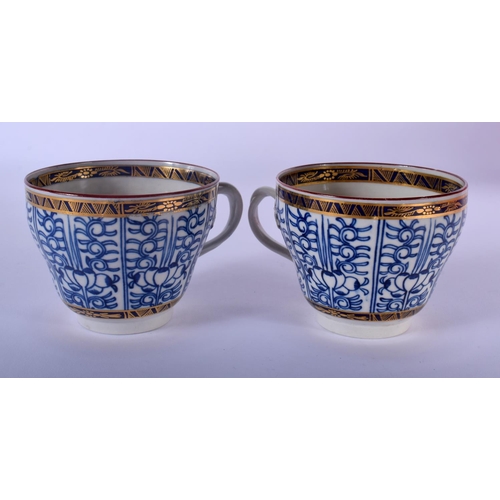 82 - 18TH C. WORCESTER PAIR OF COFFEE CUPS WITH ENTWINED HANDLES AND SAUCERs PAINTED WITH ROYAL LILY, CRE... 