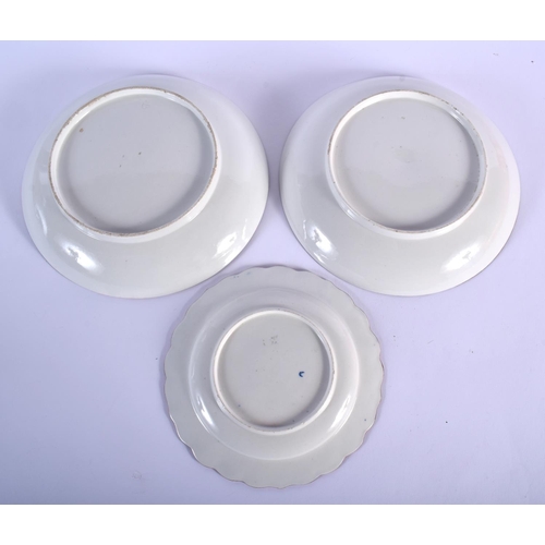 83 - 18TH C. WORCESTER SHAPED SMALL PLATE PAINTED WITH ROYAL LILY AND TWO BARR SAUCER-DISHES AND A BOWL S... 