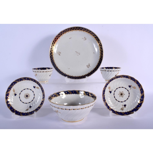 86 - 18TH C. WORCESTER SHANKERED PAIR OF TEABOWLS AND SAUCER AND MATCHING BOWL TOGETHER WITH A SAUCER ALL... 