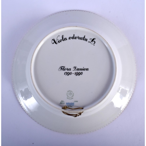 92 - 20TH C. ROYAL COPENHAGEN BOTANICAL PLATE. 22cm diameter