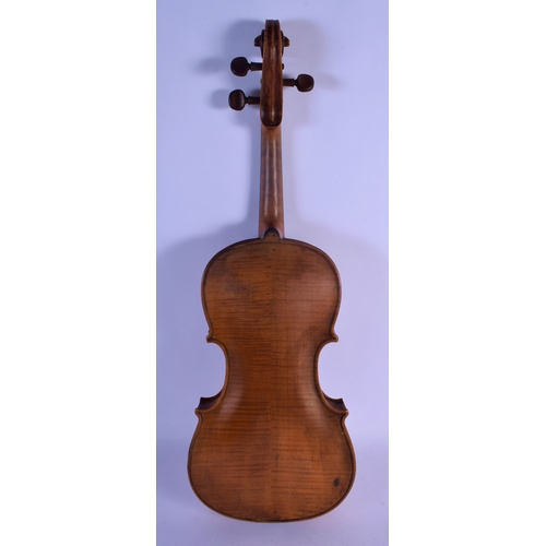 313 - AN ANTIQUE TWO PIECE BACK VIOLIN. 59 cm long.