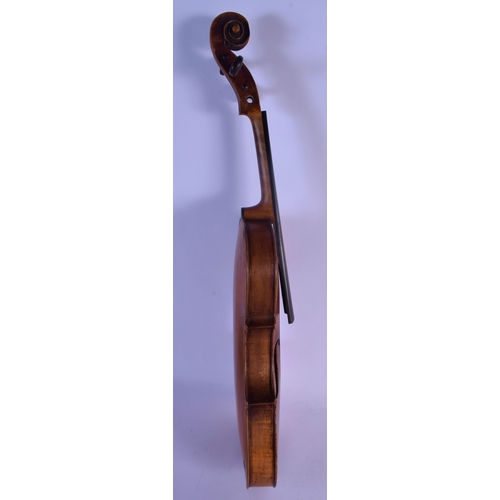 313 - AN ANTIQUE TWO PIECE BACK VIOLIN. 59 cm long.