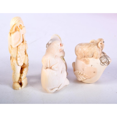 32 - A FINE 19TH CENTURY JAPANESE MEIJI PERIOD CARVED IVORY BULL NETSUKE together with two others. Larges... 