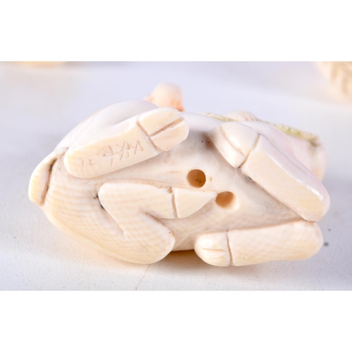 32 - A FINE 19TH CENTURY JAPANESE MEIJI PERIOD CARVED IVORY BULL NETSUKE together with two others. Larges... 