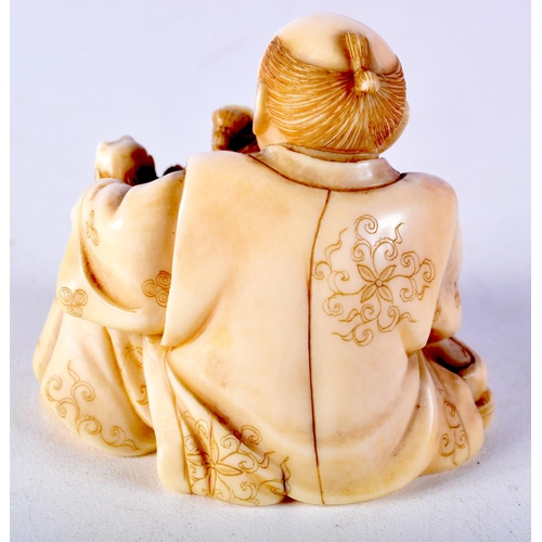 40 - A GOOD 19TH CENTURY JAPANESE MEIJI PERIOD CARVED IVORY NETSUKE modelled as a male with puppets. 5 cm... 
