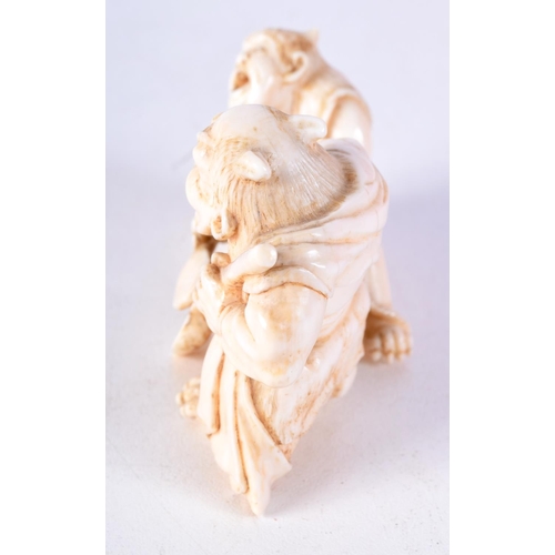 41 - A 19TH CENTURY JAPANESE MEIJI PERIOD CARVED IVORY OKIMONO modelled as two devilish figures. 8 cm x 4... 